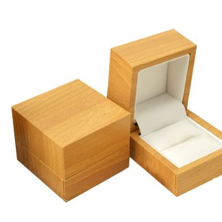 Darčeková krabička na retiazku svetlé drevo 8,3 x 8,3 x 4,8 cm